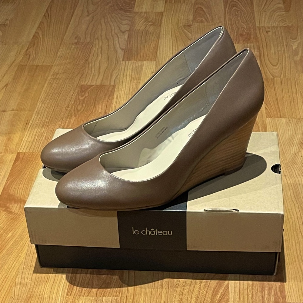 Le Chateau Tan Wedge